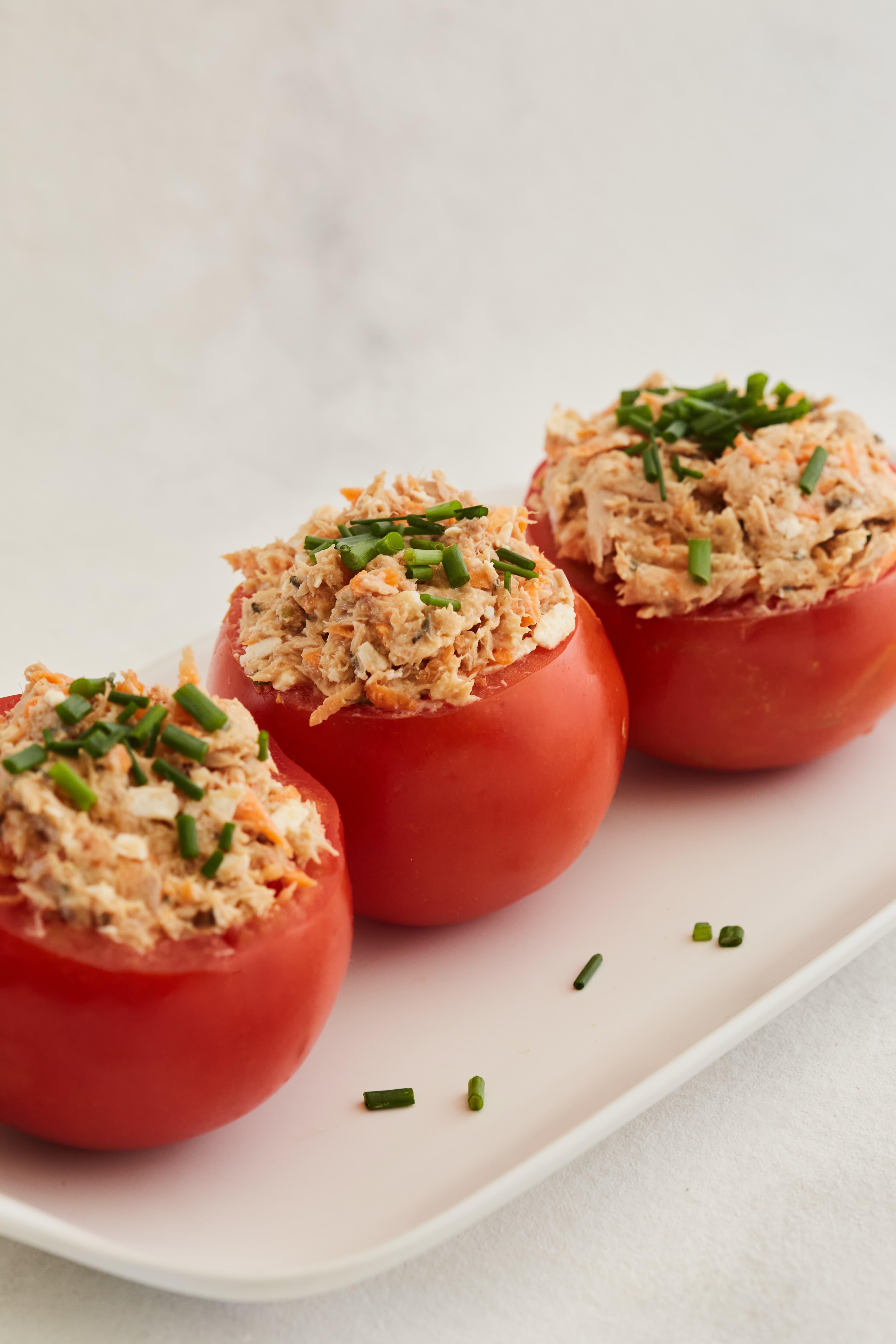 Tomates rellenos de atún saludables